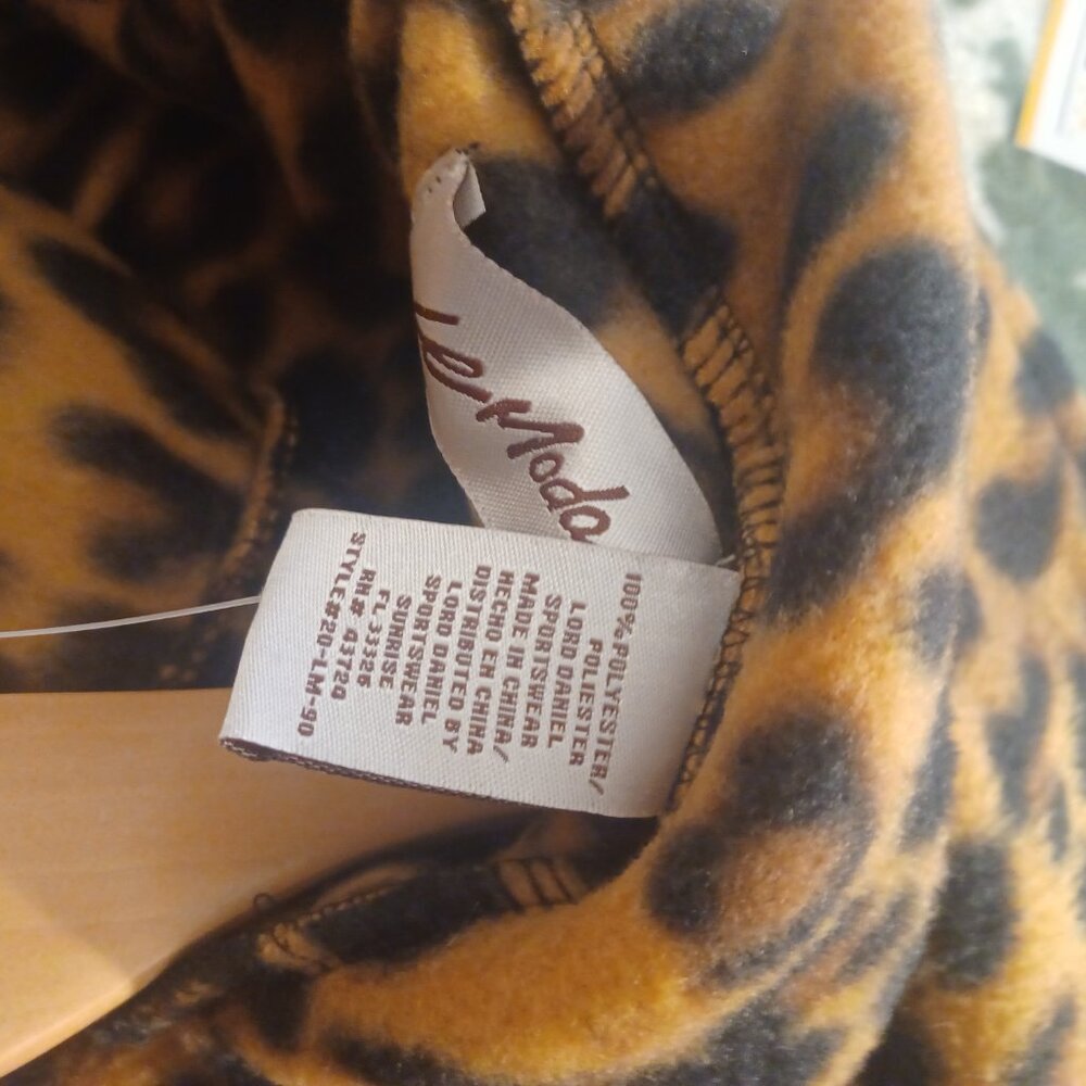 Le Moda Leopard Print Draped Flowing Caplet Shawl OS - Picture 7 of 7